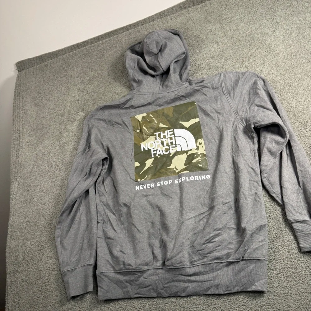 The North Face Mens Grey Camo Box Logo Pullover Hoodie Size Medium NF0A4M4B